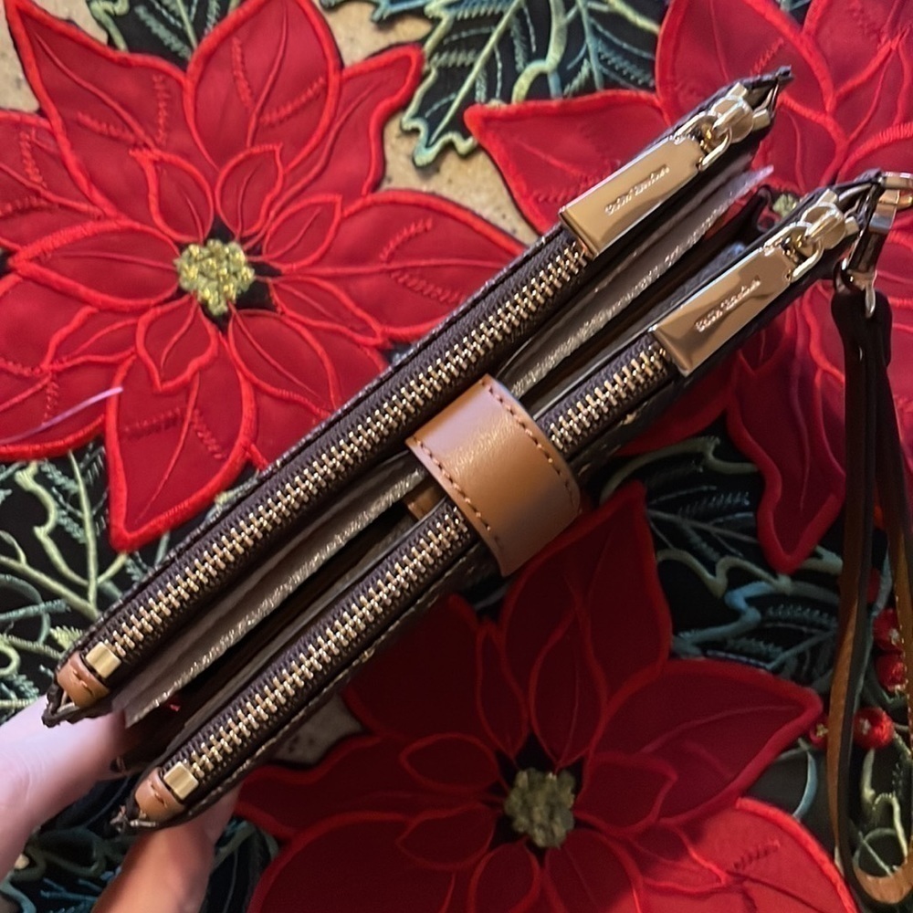 Brand New Michael Kors Phone Case Wristlet Zip Pockets Wallet Brown Gold Stars - Picture 7 of 15